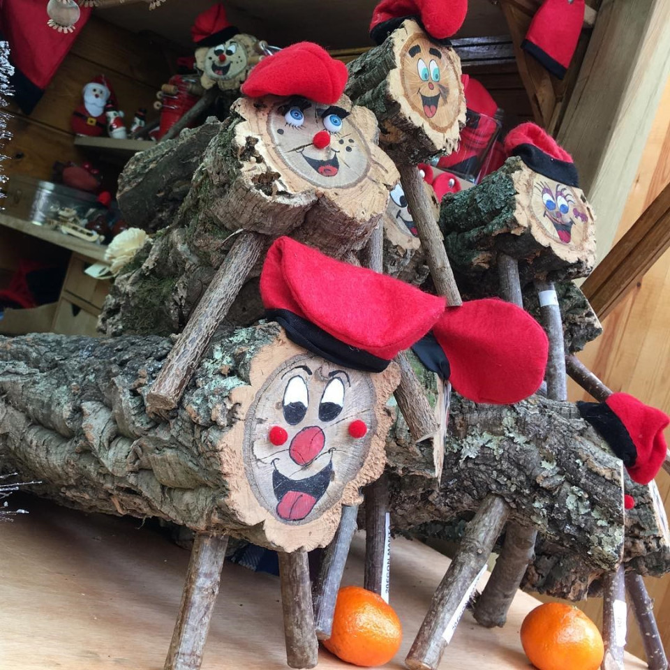 Caga tiós at the Fira Santa Llúcia.