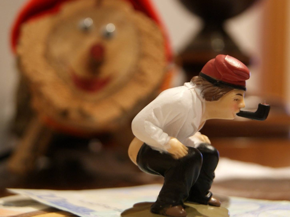 The bare-bottomed caganer figurine.