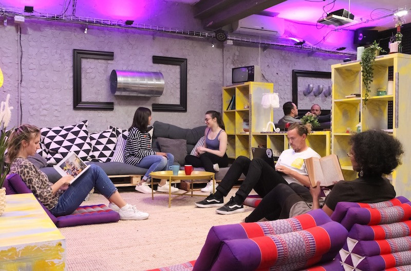 Chill area in La Vaca coworking.