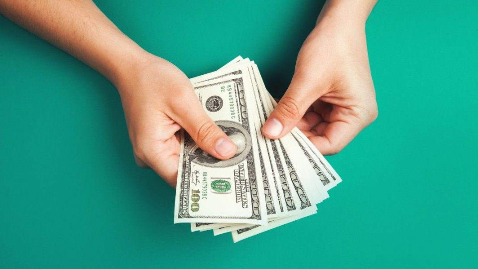 Hands holding money.