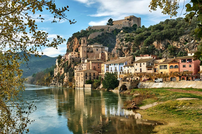 米拉维特和埃布罗三角洲