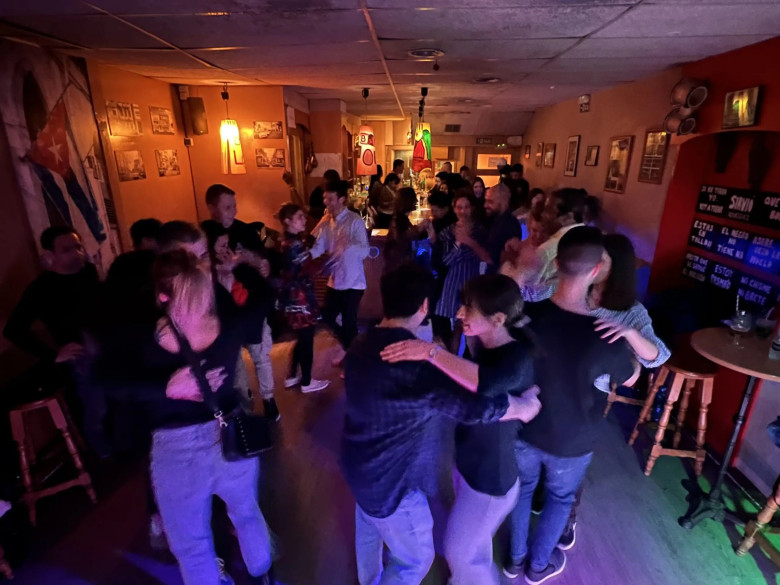 萨尔萨舞和巴恰塔舞蹈课程