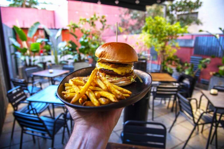 去 La real 汉堡餐厅